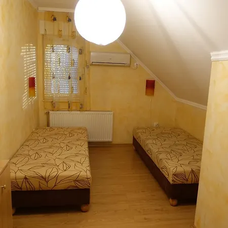 Csilla Apartman Apartament *