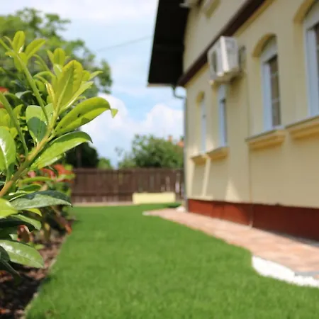 Csilla Apartman Apartament *